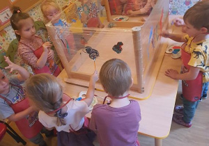 Dzieci w tym dniu bawiły się w malarzy.